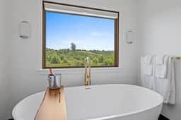 AppleHouse: Hot tub | Fire pit | Piano | Views