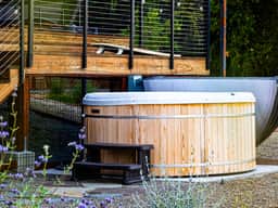 AppleHouse: Hot tub | Fire pit | Piano | Views