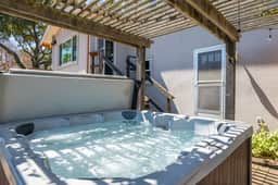 Family Fun w/Spa by Standout Stays