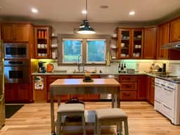 Vineyard View: Spa | Fire-pit | Dog Friendly