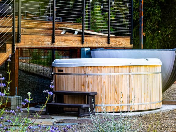 AppleHouse: Hot tub | Fire pit | Piano | Views