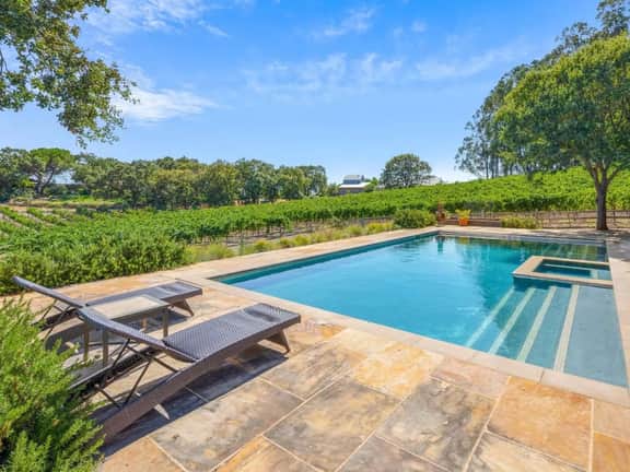 Vineyard Villa: Pool | Spa | Games Room | EV Char.