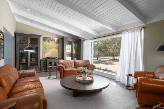 Family Fun w/Spa by Standout Stays