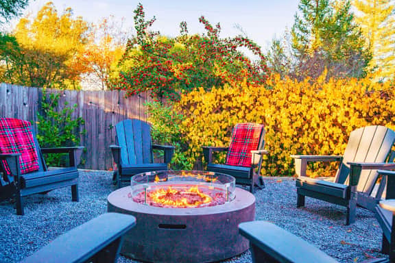 Vineyard View: Spa | Fire-pit | Dog Friendly